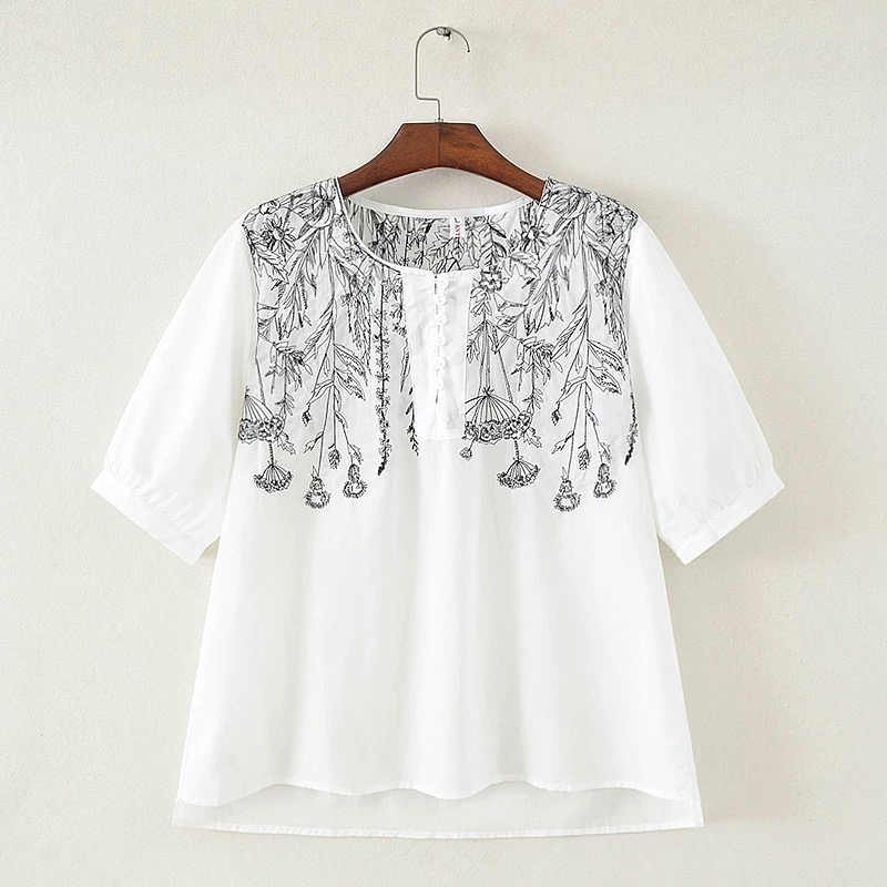 Flower embroidery blouse